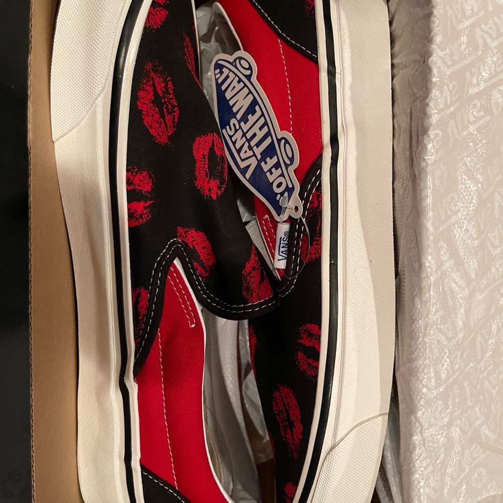 Vans - Picture 3 of 3